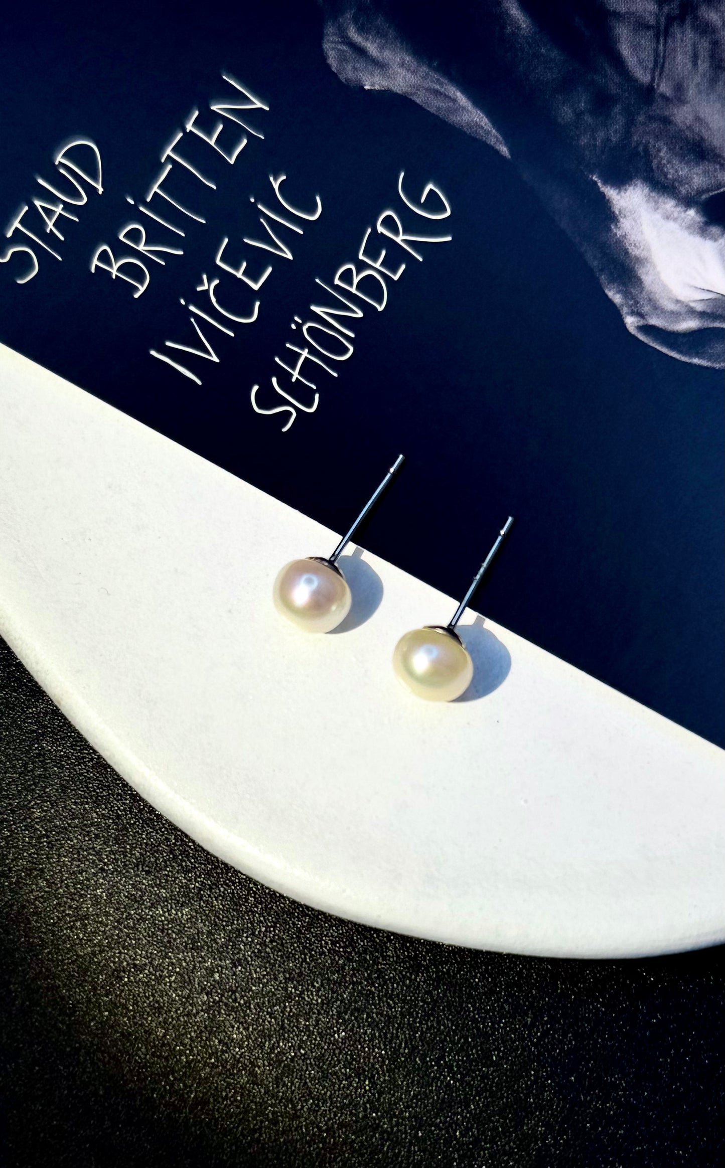 Pure- Klassische Perlen-Ohrstecker
