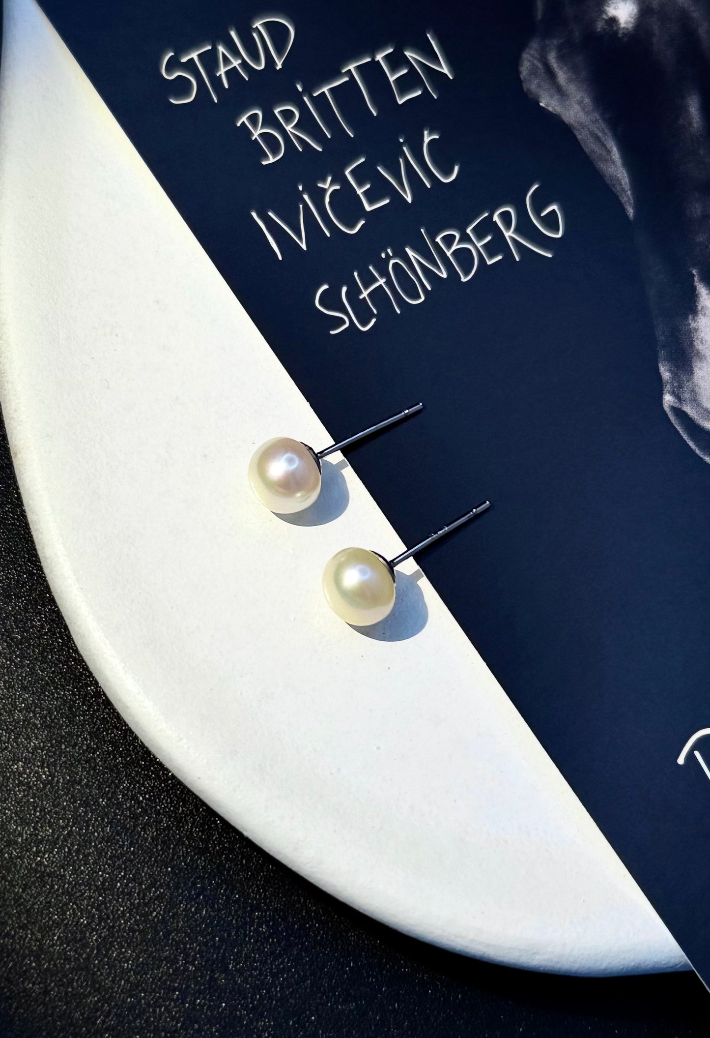 Pure- Klassische Perlen-Ohrstecker